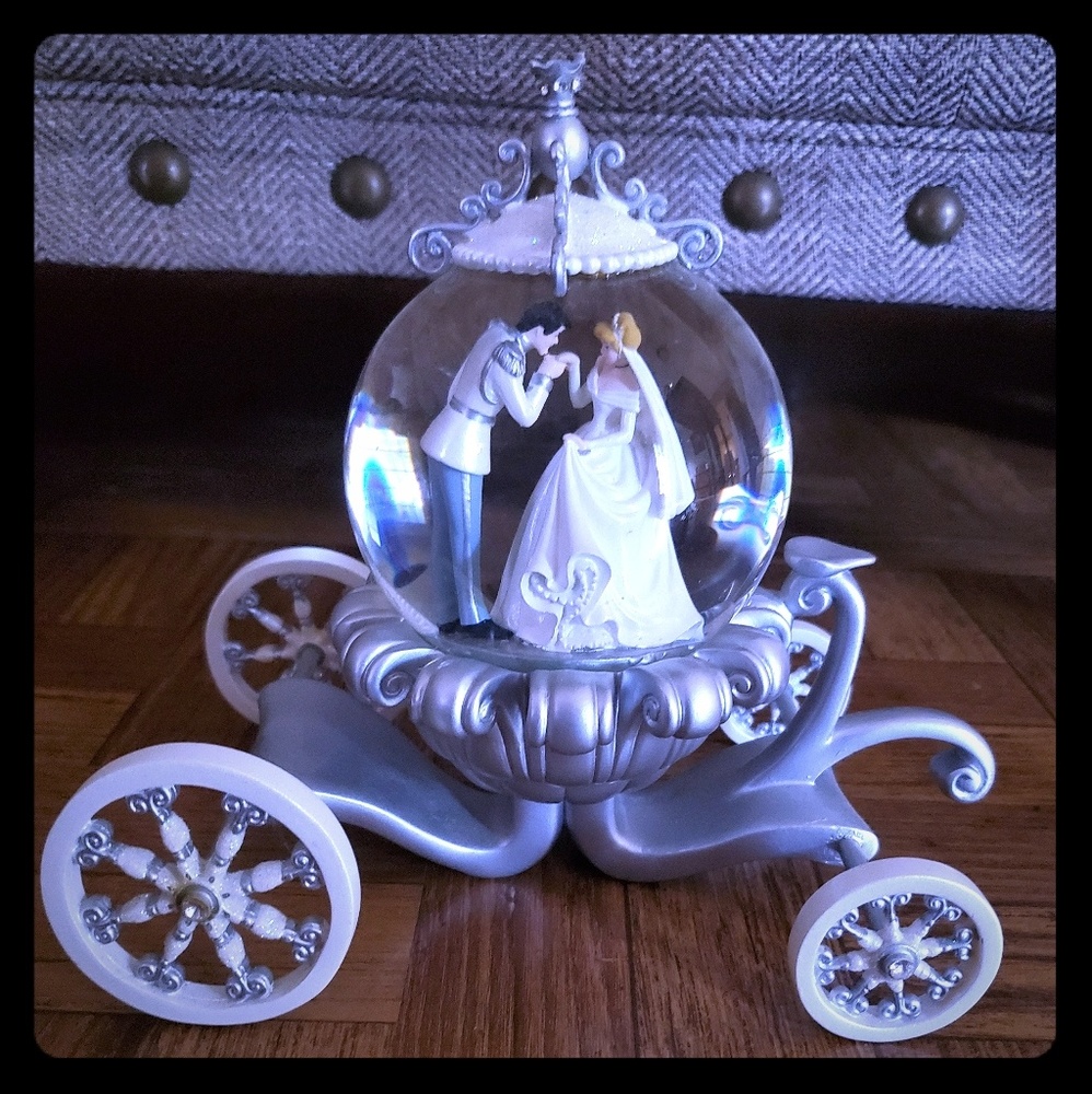 Disney collectible Conderella Snowglobe